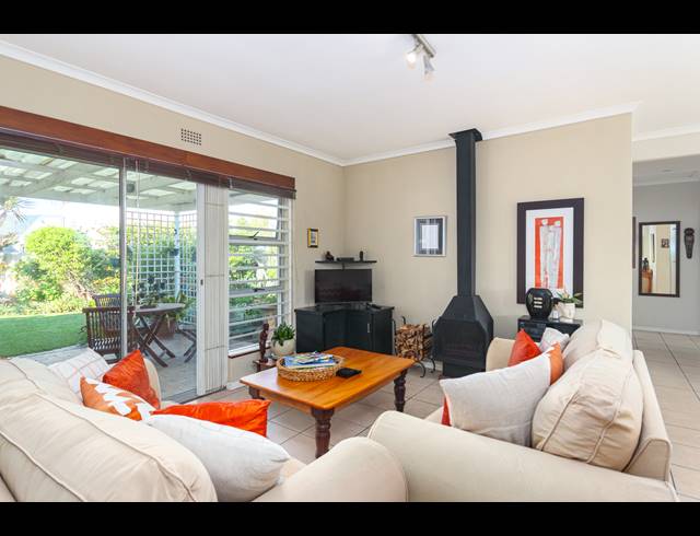 4 BEDROOM HOUSE SOLD IN WEST BEACH